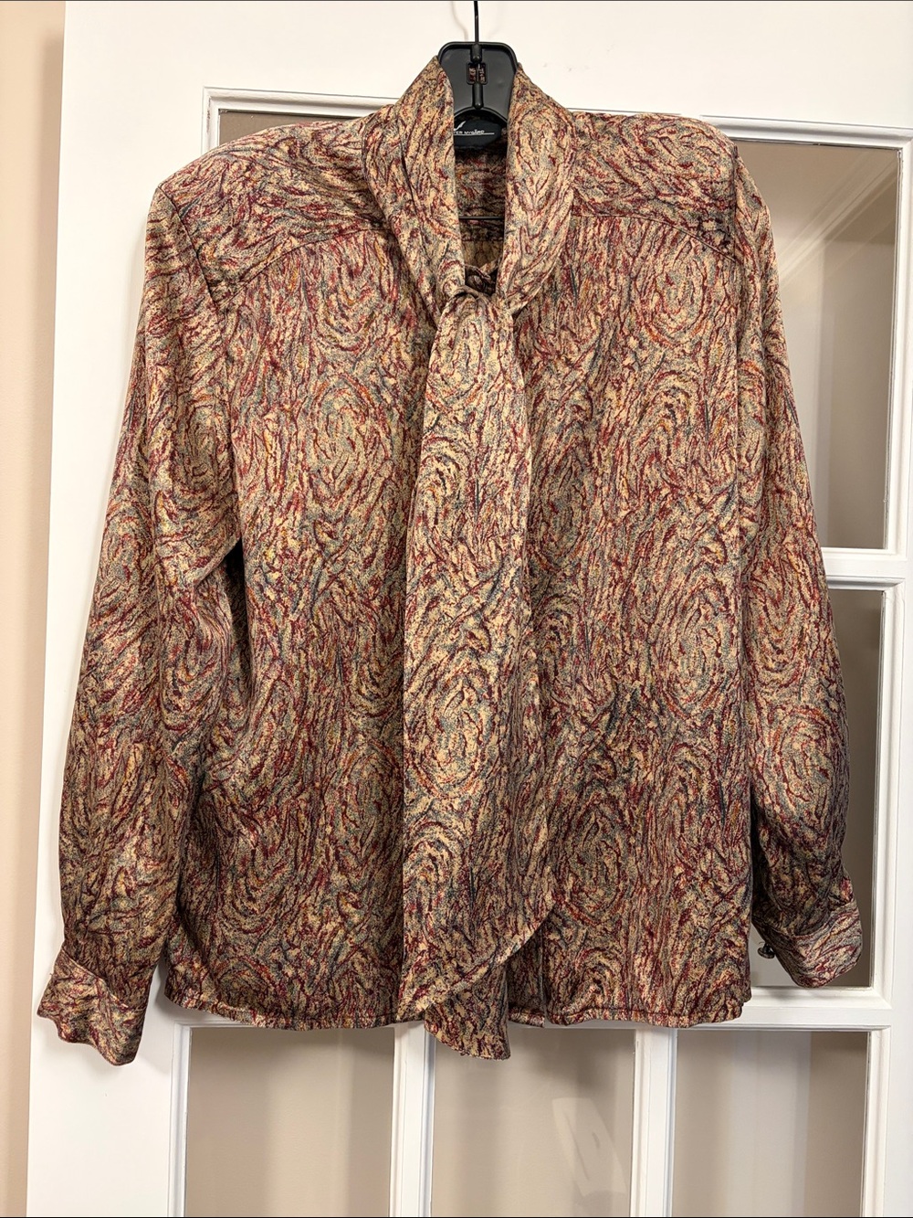 Vintage 100% Silk Peter Nygard blouse  ptp 23”